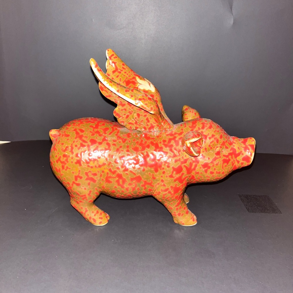 Flying pig figure